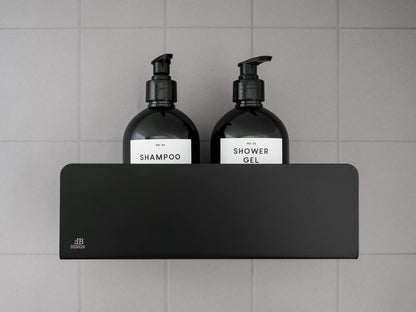 "Ein modernes Duschregal mit mehreren Ablagen für Shampoo, Seife und Duschgel."